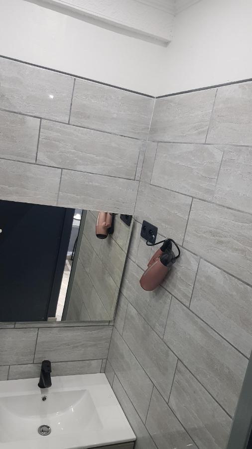 モンティニー＝シュル＝サンブルLe Petit Luxembourgアパートメント エクステリア 写真